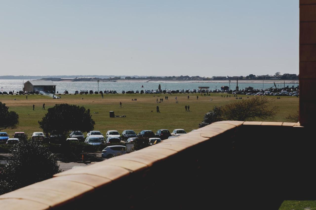 The Queens Hotel Portsmouth Esterno foto