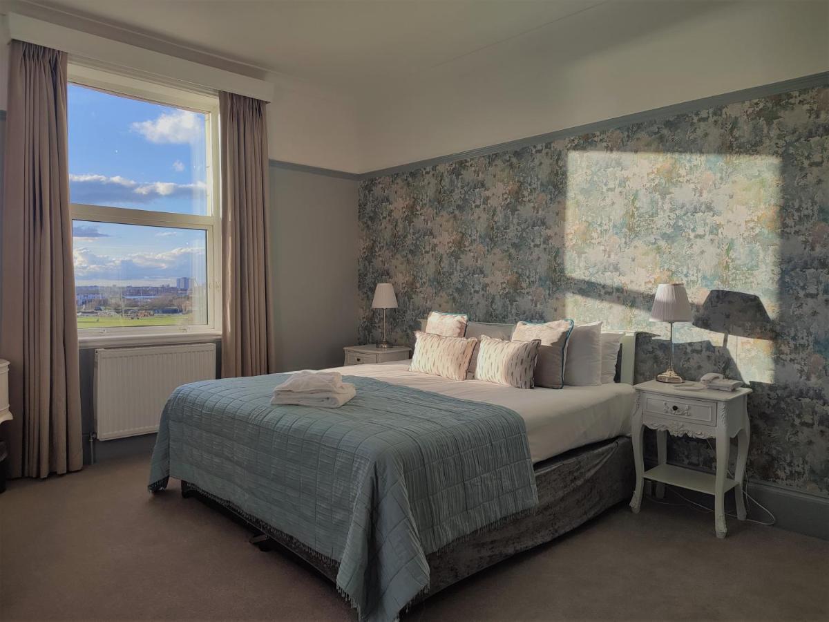 The Queens Hotel Portsmouth Esterno foto